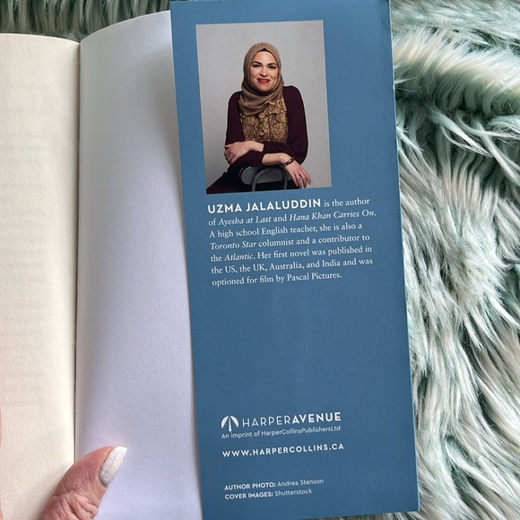 Hannah Khan Carries On; A Novel by Uzma Jalaluddin - Picture 4 of 4